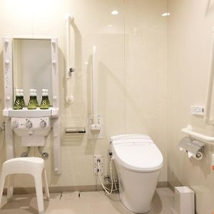 Universal Twin Room Shower
